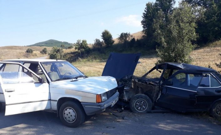 Kastamonu'da iki otomobil çarpıştı: 11 yaralı