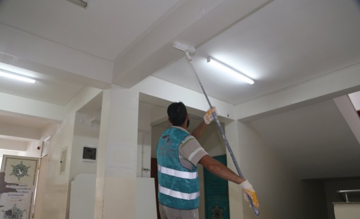 Kastamonu'da yükümlüler okulların tadilatında görev alıyor