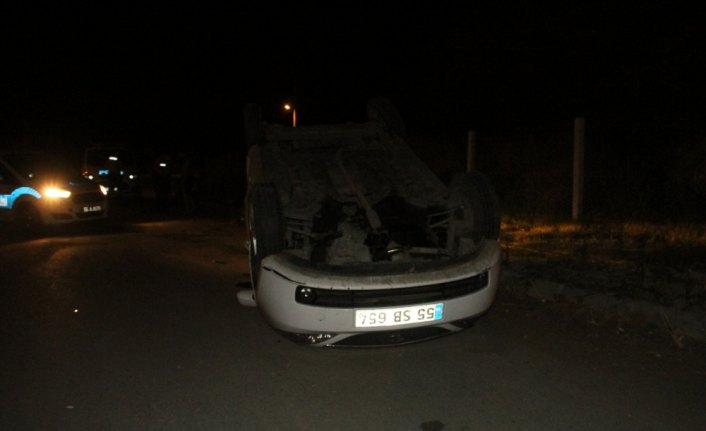 Köpeğe çarpmamak isterken otomobil devrildi: 3 yaralı