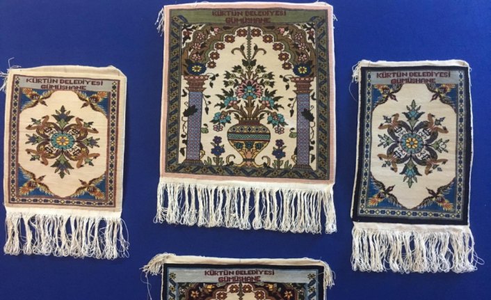 Kürtün'de Hereke ipek halı sergisi açıldı