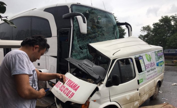 Ordu'da yolcu otobüsü minibüsle çarpıştı: 8 yaralı