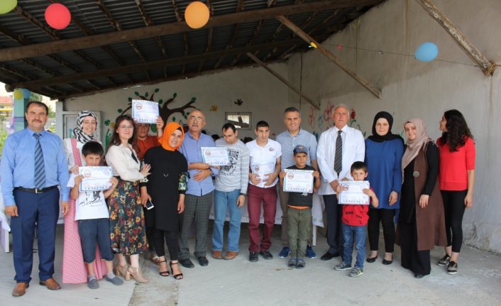 Özel öğrenciler karne sevinci yaşadı