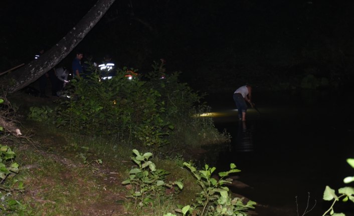 Serinlemek için göle giren 2 kuzen boğuldu