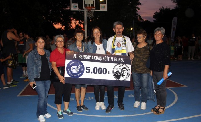 Sinop'ta Berkay Akbaş sokak basketbolu turnuvası düzenlendi