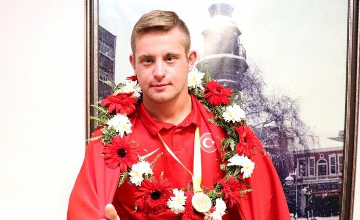 Topaloğlu ve Öztankal'a çiçekli karşılama