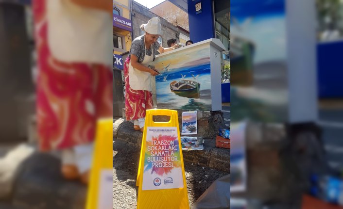 Trabzon'da trafo ve duvarlara kadın eli değiyor