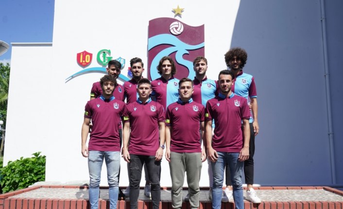 Trabzonspor'da 9 genç futbolcu için imza töreni