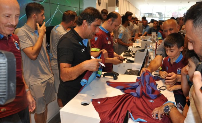 Trabzonspor'da başkan Ahmet Ağaoğlu'na forma satış desteği