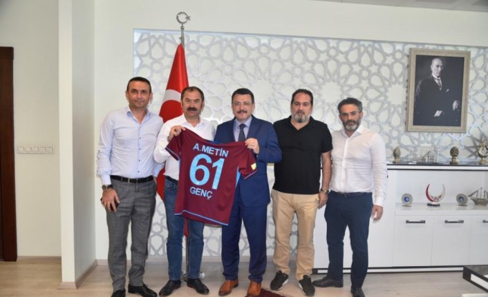 Trabzonsporlu yöneticilerden Ortahisar Belediyesine ziyaret