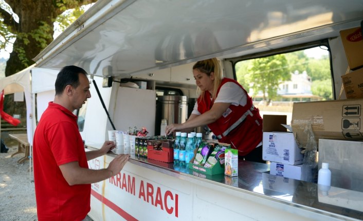 Türk Kızılay Düzce'de yaraları sarmak için yoğun mesai harcıyor