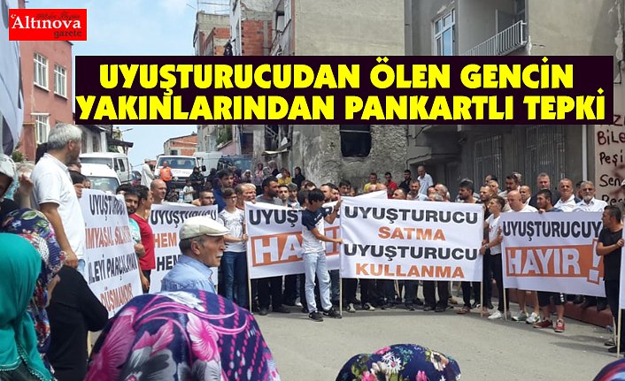 Uyuşturucudan ölen gencin yakınlarından pankartlı tepki