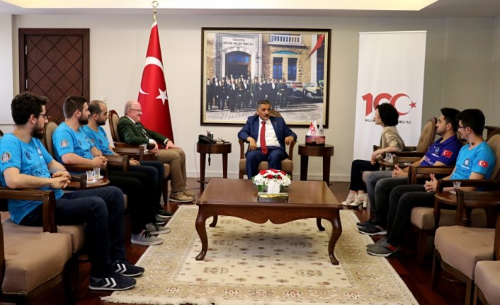 Vali Kaymak'tan Samsun Üniversitesi Roket Takımı'na teşekkür belgesi