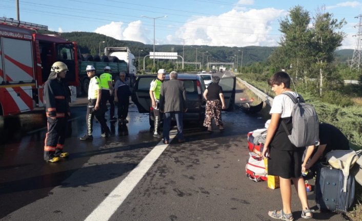 Yeni aldıkları otomobil eve dönüş yolunda yandı