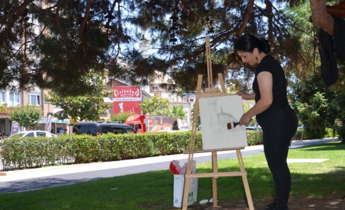 Yerli ve yabancı ressamlar sahilde resim yaptı