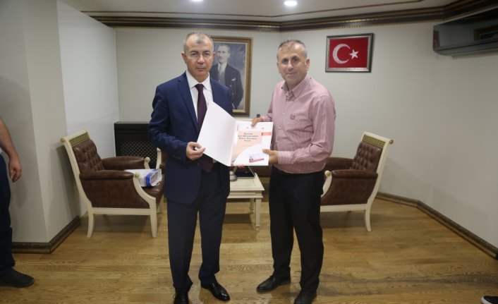 Artvin'de futbol antrenörleri belgelerini aldı