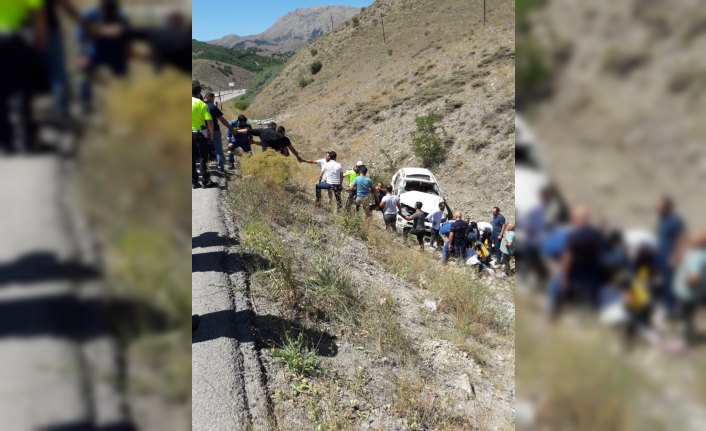 Bayburt'ta otomobil devrildi: 1 ölü, 6 yaralı