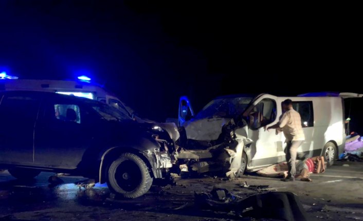 Fındık işçilerini taşıyan minibüs ciple çarpıştı: 13 yaralı