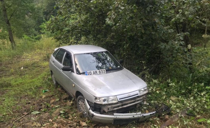 Giresun'da otomobil otokorkuluklara çarptı: 3 yaralı
