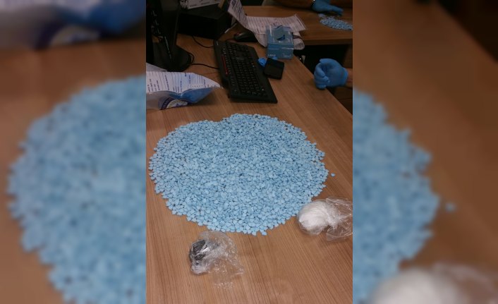 GÜNCELLEME - Otomobildeki uyuşturucuyu 