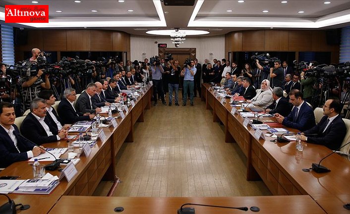 Hükümet, memur ve memur emeklisine yeni zam teklifinde bulundu