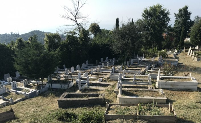 İnebolu'da mezarlıklarda bayram temizliği