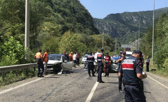 Karabük'te trafik kazası: 1 ölü, 8 yaralı