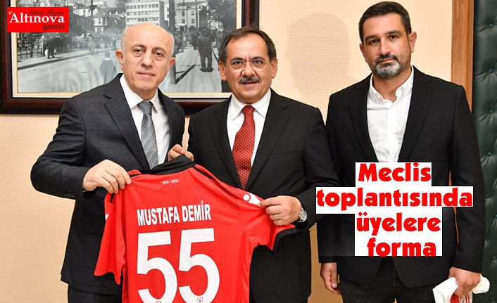 Meclis toplantısında üyelere forma
