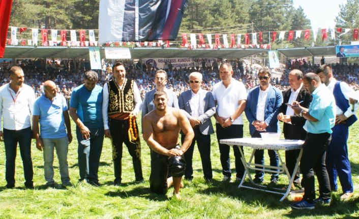 Samsun'da 15. Kunduz Yağlı Güreşleri yapıldı