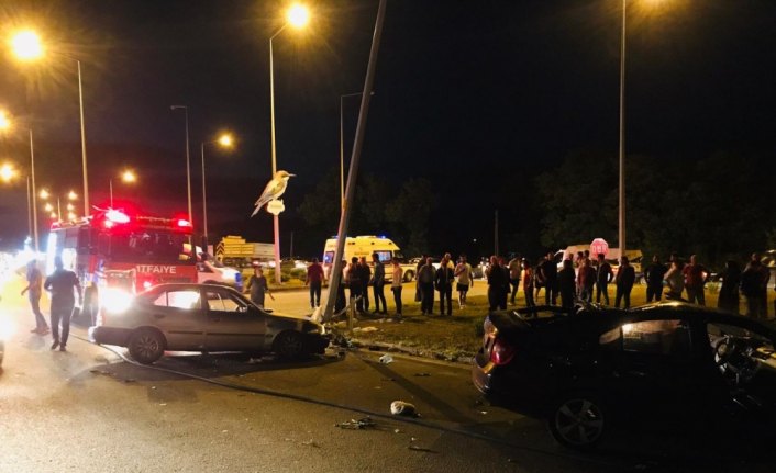 Samsun'da iki otomobil çarpıştı: 1 ölü, 3 yaralı