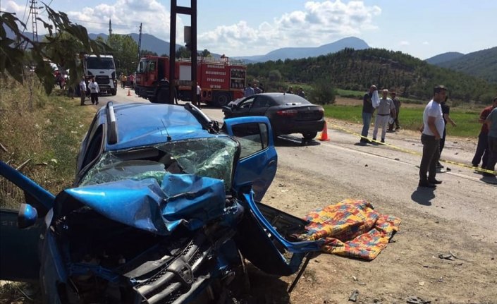 Sinop'ta iki otomobil çarpıştı: 1 ölü, 6 yaralı