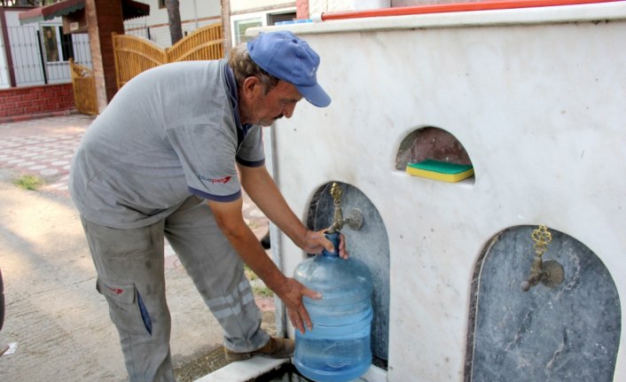 Sokak hayvanları için 11 yıldır su taşıyor
