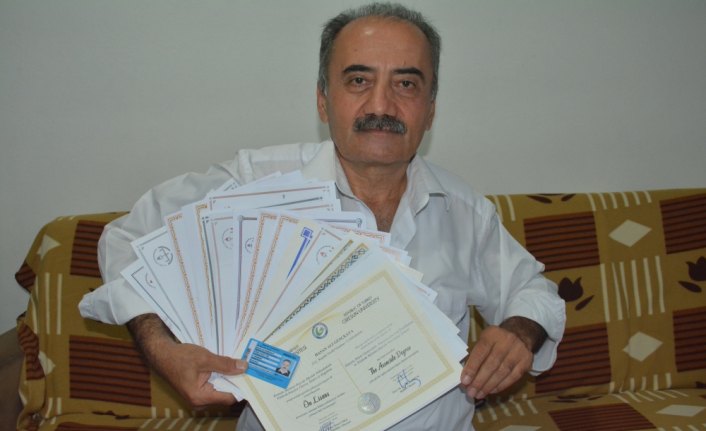 50'sinden sonra kendini eğitime adadı