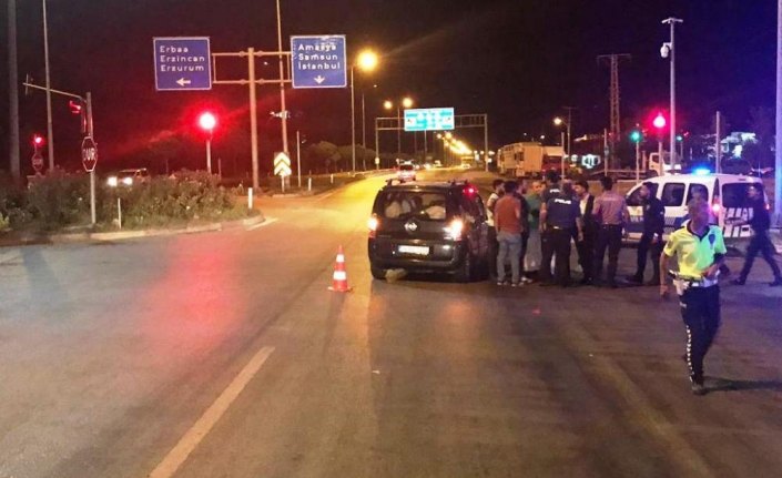 Amasya'da otomobil ile hafif ticari araç çarpıştı: 3 yaralı