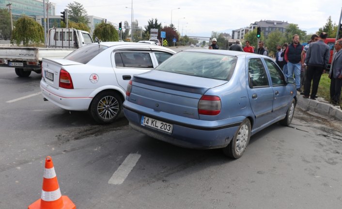 Bolu'da iki otomobil çarpıştı: 2 yaralı