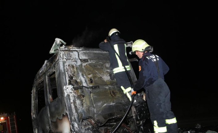 Çorum'da seyir halindeki tır yandı