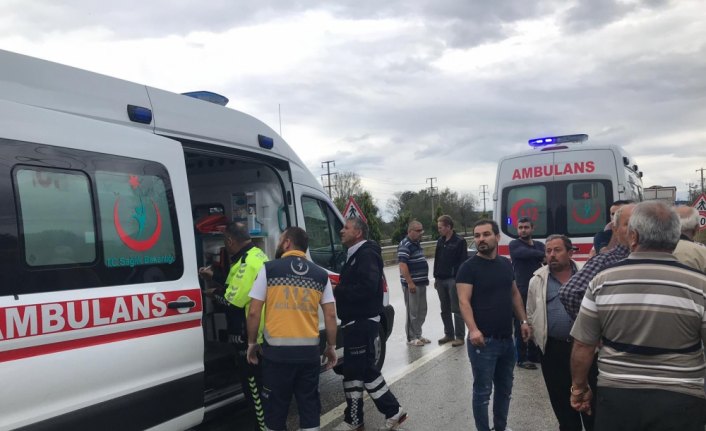 Düzce'de otomobil devrildi: 5 yaralı