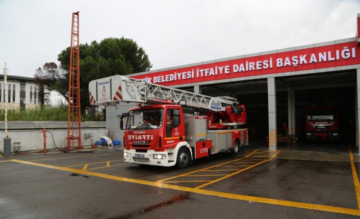 Havalandırma boşluğuna düşen yavru kedi kurtarıldı