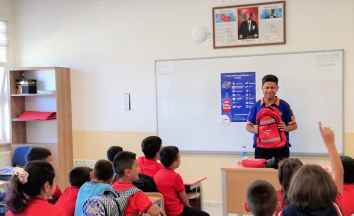 İlkokul öğrencilerine 