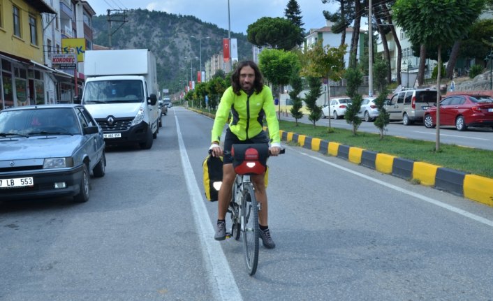 İsanyol gazeteci bisikletle Türkiye turunda