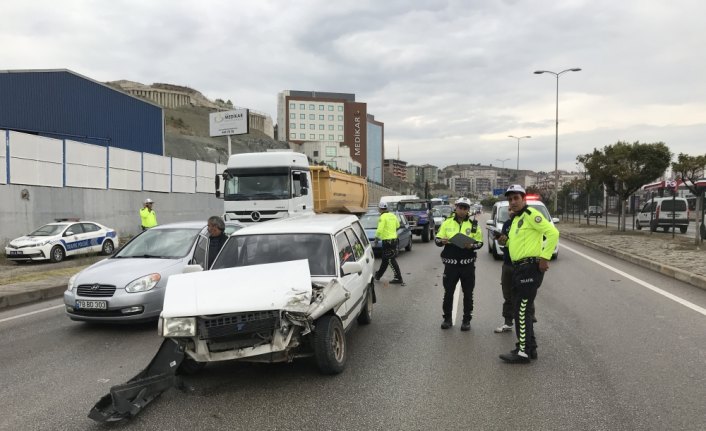 Karabük'te iki otomobil çarpıştı: 1 yaralı