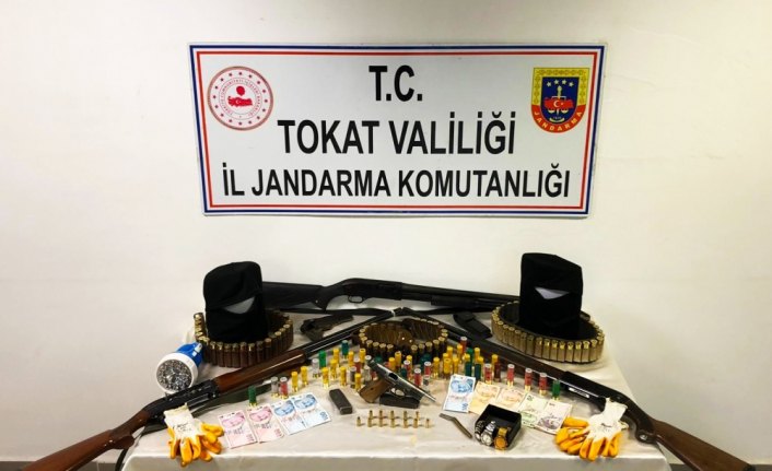 Köyde kar maskesiyle gasp iddiası