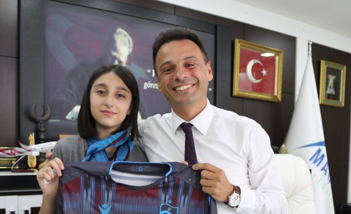 Maçka'da başarılı öğrencilere Trabzonspor forması hediye edildi