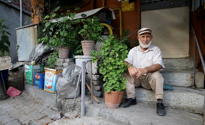 Mehmet dede 20 yıldır ahşaba şekil veriyor