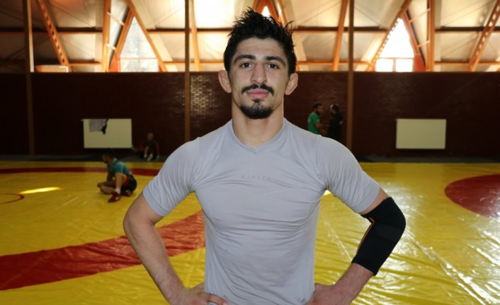 Milli güreşçiler olimpiyat kotası için mindere çıkacak