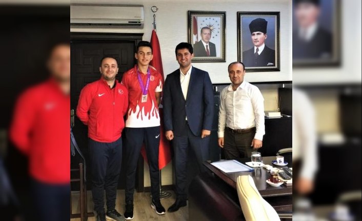 Milli sporcudan Kaymakam Şenay'a ziyaret