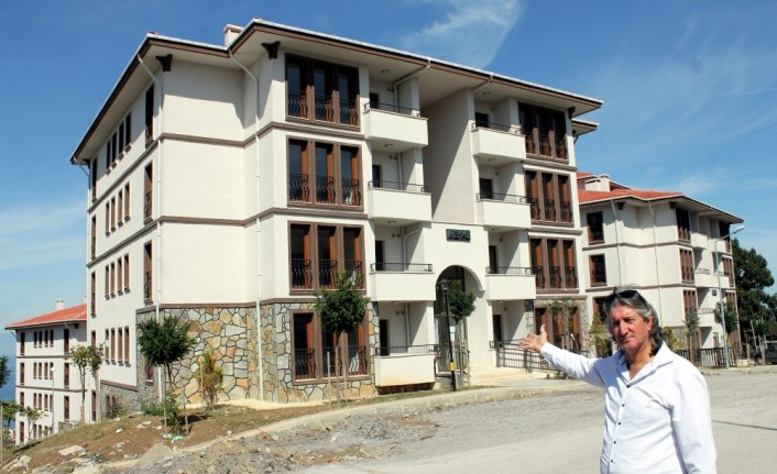 TOKİ'de hak sahiplerine anahtarları teslim ediliyor