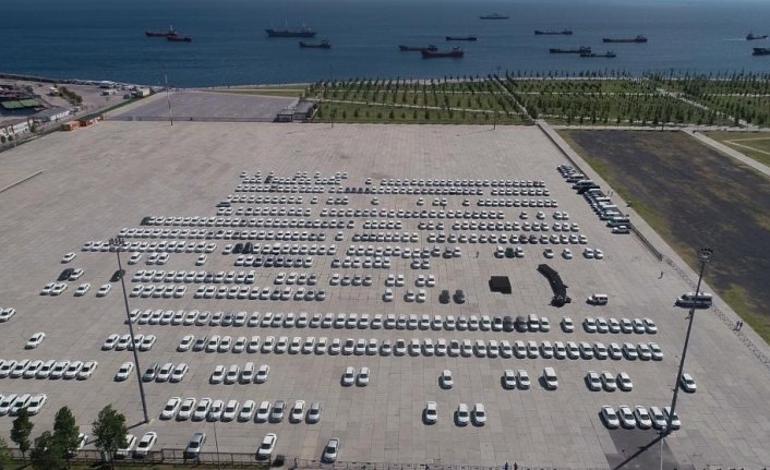 Yenikapı'da ihtiyaç fazlası olduğu iddiasıyla sergilenen araçlar
