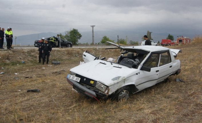 Amasya'da otomobil şarampole devrildi: 1 ölü, 1 yaralı
