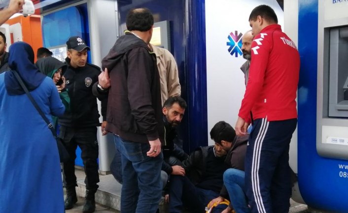 ATM önünde sıra beklerken silahlı saldırıya uğradı