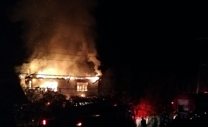 Bartın'da ev yangını